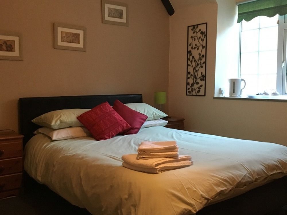 Chestnut Bed And Breakfast Bourton-on-the-Water Ngoại thất bức ảnh